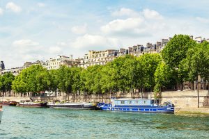 Croisière gastronomique sur la Seine.
